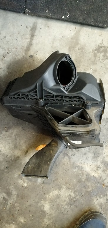Carcasa filtru aer Audi A4 B8/A5/Q5 2.0tdi cag cah