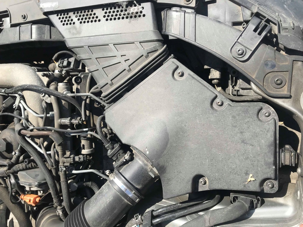 Carcasa filtru aer Audi A5 2.7 TDI 2007 - 2012