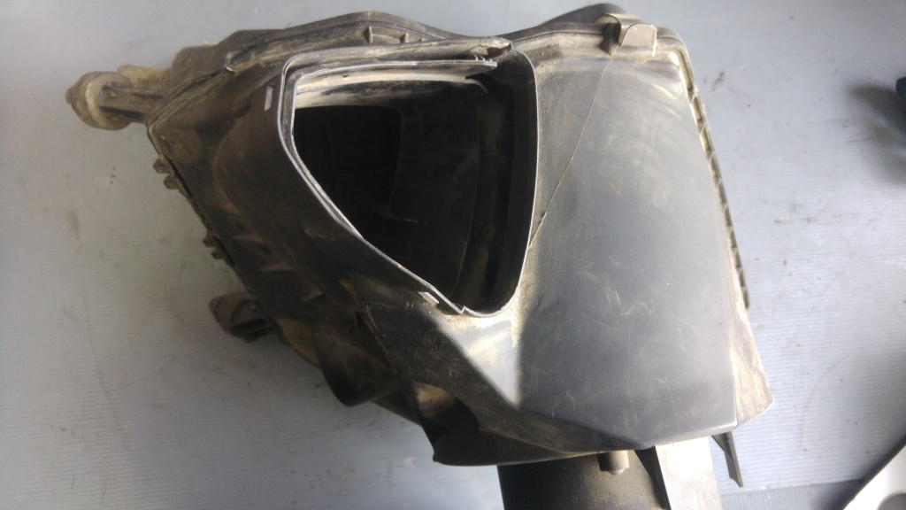 Carcasa filtru aer audi a6 4f c6 2.7 tdi