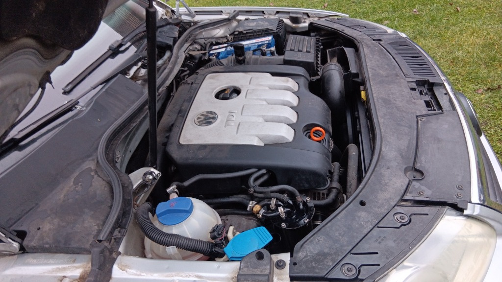 Carcasa filtru aer passat b6 2.0 140 cp 