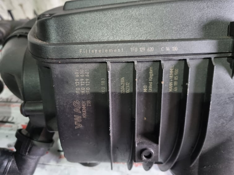 Carcasa filtru aer VW Jetta Mk5 2.0 FSI 