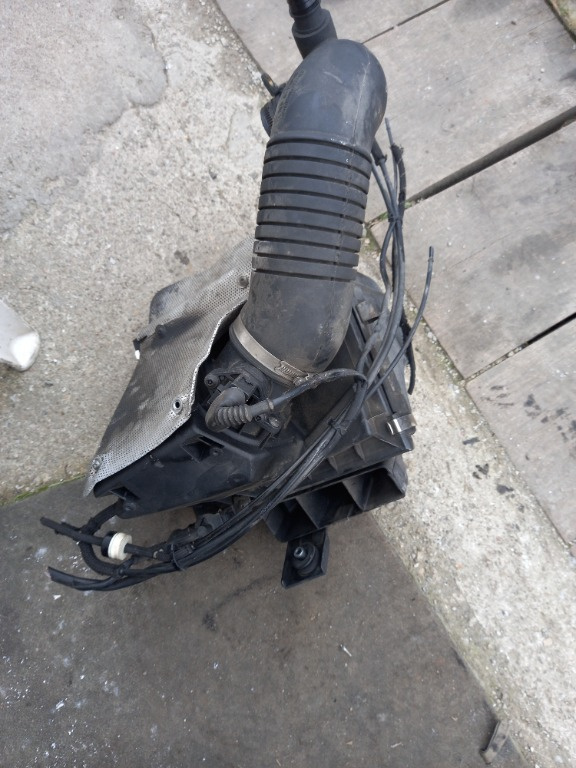 Carcasa filtru aer VW Passat B5 1.9 TDI an 2000-2004 cod produs:3B0129607Q/3B0 129 607 Q
