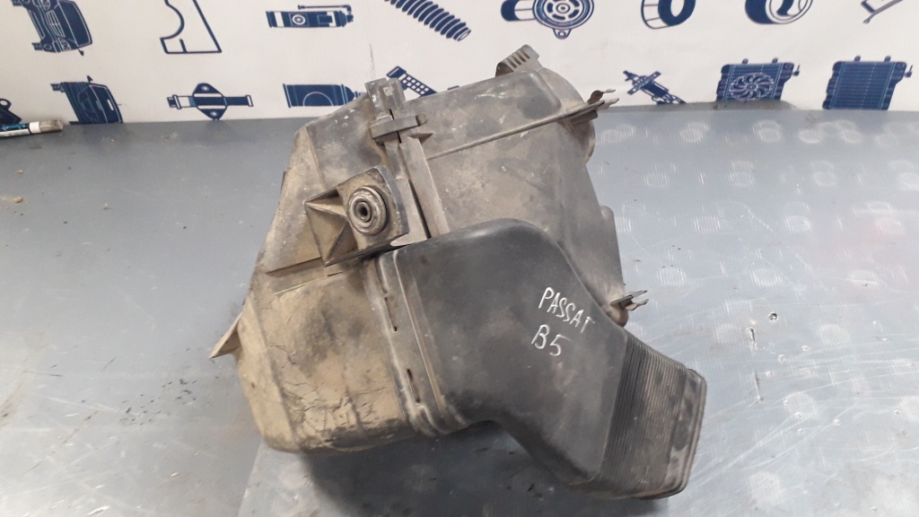 CARCASA FILTRU AER VW PASSAT B5 COD- 4B0133837E...