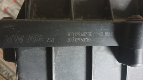 Carcasa filtru aer VW Passat B6 1.6 TDI 105 cai motor CAYC cod piesa : 3C0129607BD
