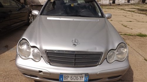 Carlig remorcare Mercedes C-CLASS W203 2003 Berlina 220