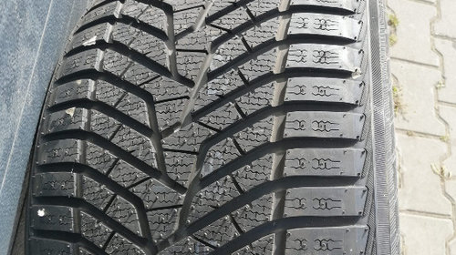 Cauciucuri YOKOHAMA 295/ 40 R20 BluEarth Winter V905 ( LICHIDARE DE STOC)