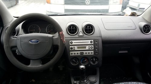 Cd-player Ford Fiesta V an 2003 - 2005 1.4tdc