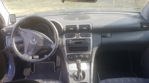 CD player Mercedes C-Class CL203 2003 COUPE 1.8i