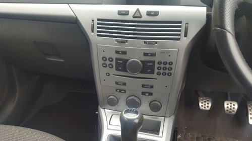 CD player Opel Astra H 2005 Hatchback 1.7 CDTI