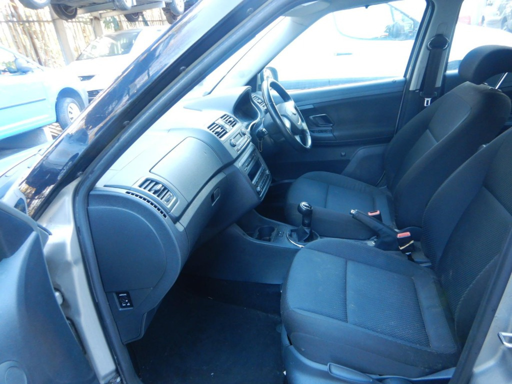 CD player Skoda Fabia 2 2012 BREAK 1.6 TDI CAYC