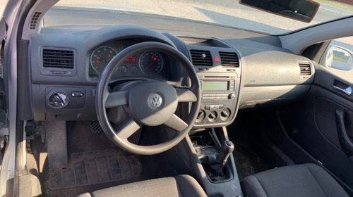 CD player Volkswagen Golf 5 2005 Hatchback 1.4 benzina 16Valve