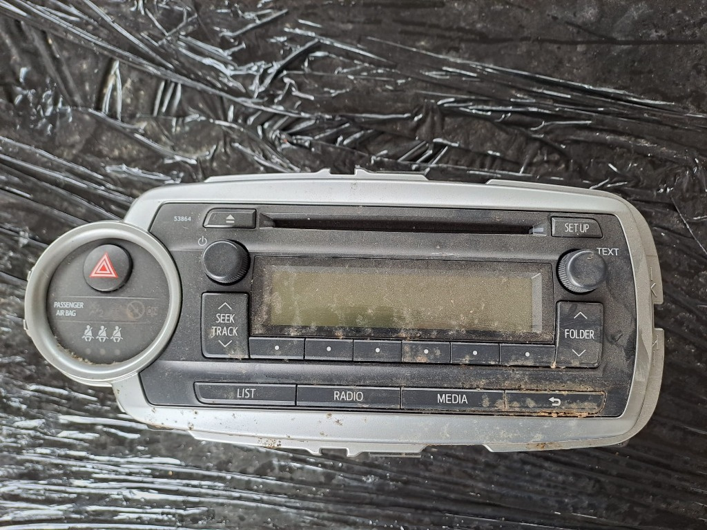 Cd player yaris 2011---2014 cod 861200D640