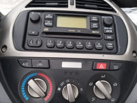 CD Radio cod: 8612042060 pentru Toyota Rav 4 2.0, an 2000-2005