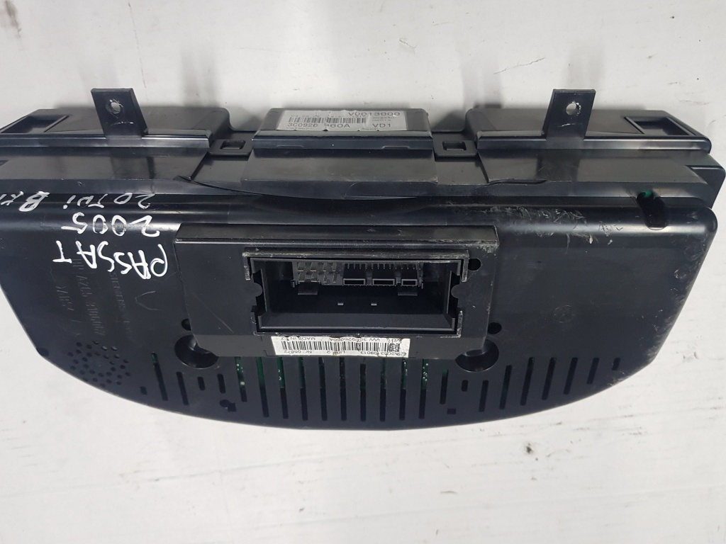 Ceasuri bord minidot VW Passat B6 3C0920