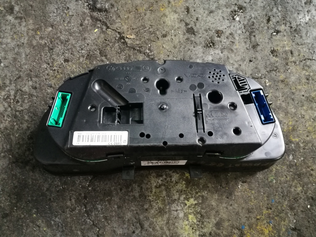 Ceasuri bord vw Passat b5 1.9 tdi cod 3b0920927a 110080198