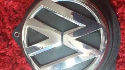 Clapeta cu emblema portbagaj vw golf 6 si passat b7