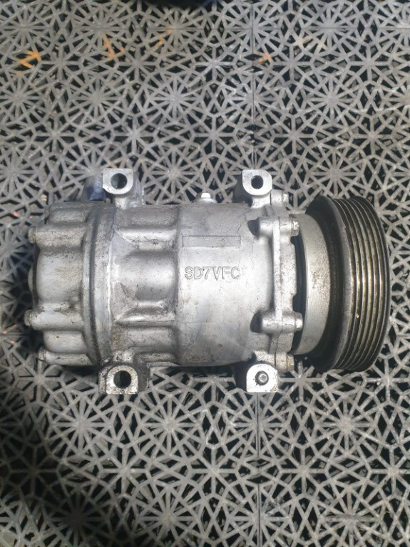 Compresor AC 1.5 DCI cod 926006229R Daci
