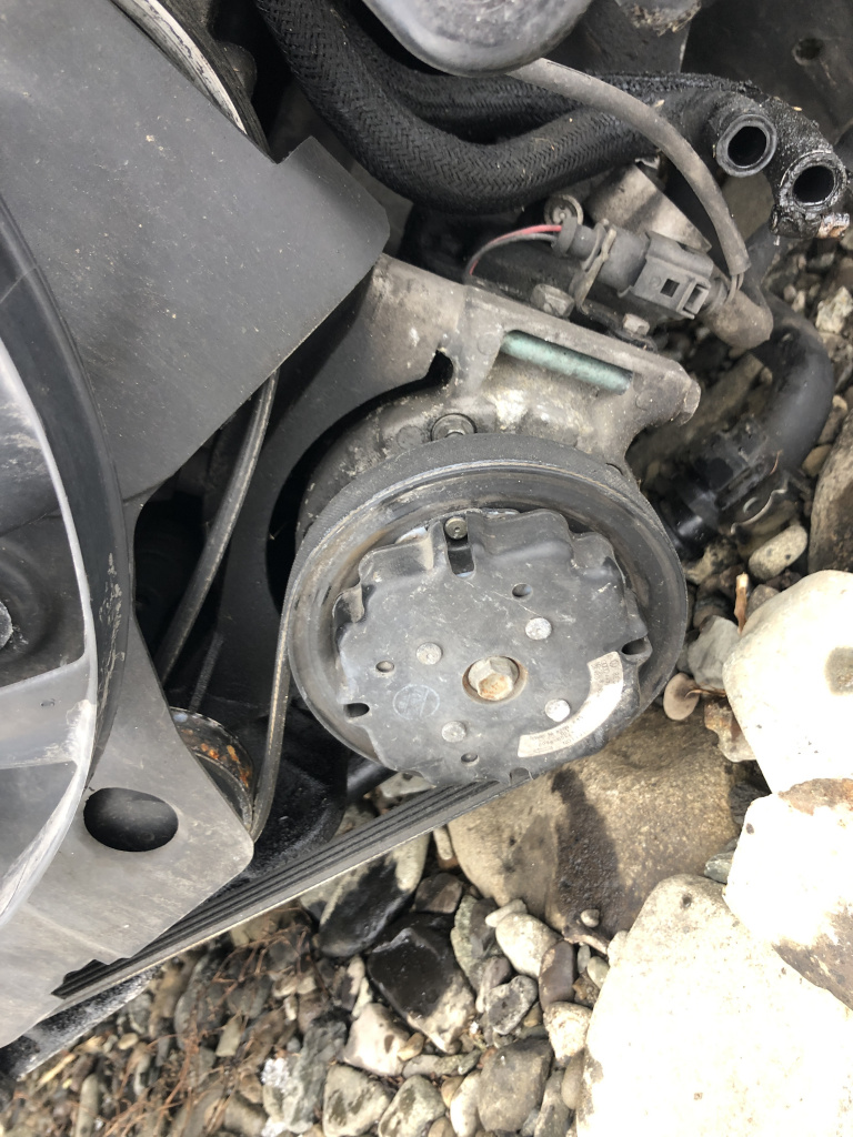 Compresor ac Audi A4 2.5 TDI, tip motor BFC cod 8e0 260 805 C