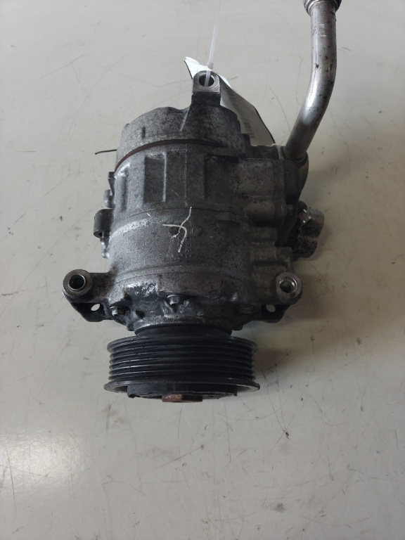 Compresor ac Audi A4 B6 an 2004 AVF cod piesa 4F0260805AN