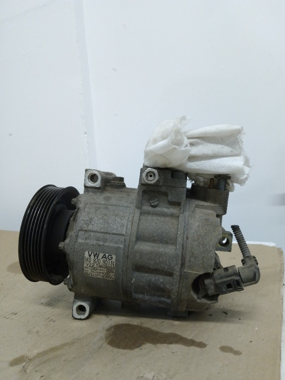 Compresor AC avand codul 1K0820803N pentru VW Jetta