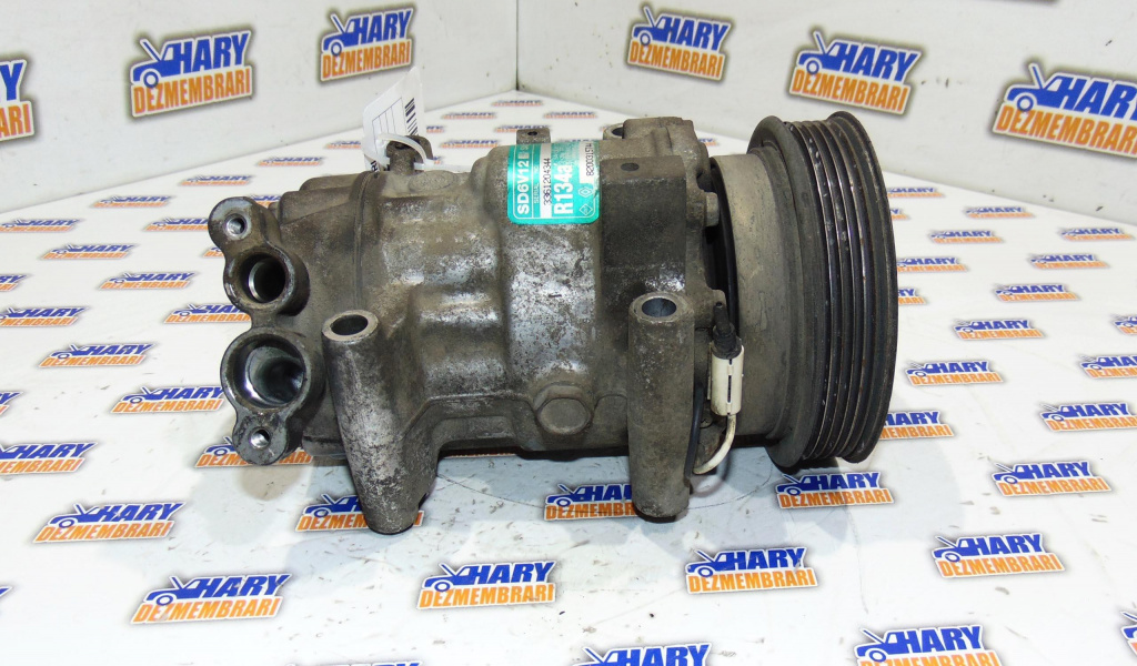 Compresor AC avand codul original -8200315744- pentru Renault Clio 2 2003.