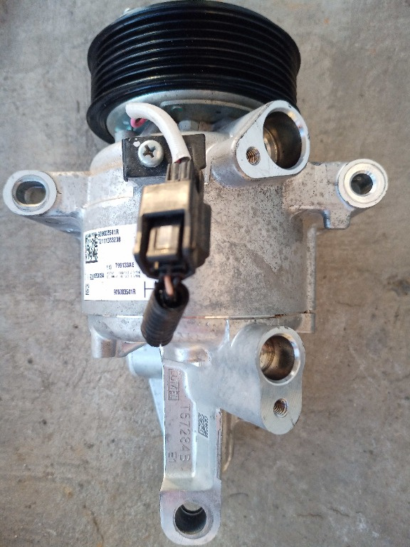 Compresor AC Cod: 926003541R 926001571R Dacia Dust