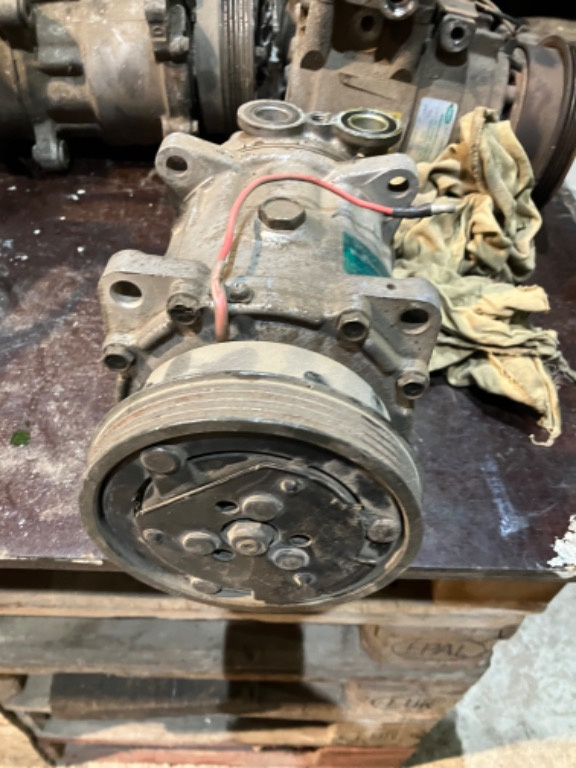 Compresor ac Dacia Solenza Logan 1.4 mpi