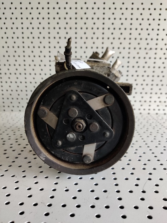 Compresor AC Renault Clio Kangoo Cod : 8200315744