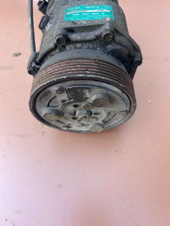 Compresor ac ve t5 1.9 TDI cod 7h0820803