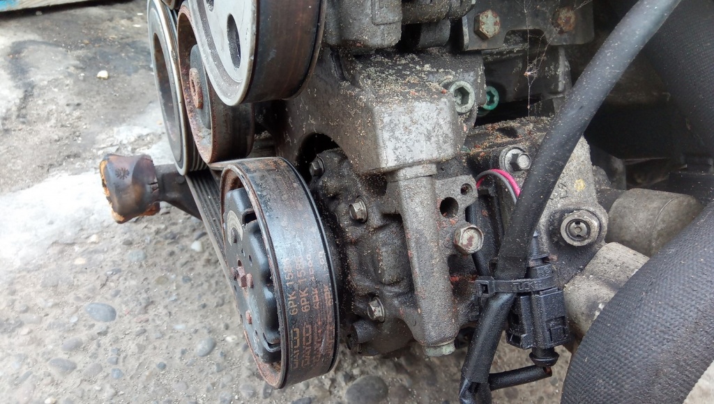 Compresor clima A4 2004 2.0 FSI tip motor AWA