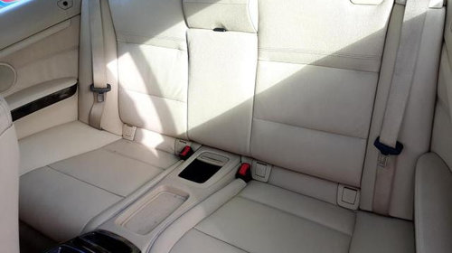 Consola centrala BMW Seria 3 E90/E91/E92/E93 [2004 - 2010] Cabriolet 330d MT (231 hp)