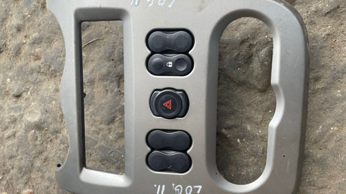 Consola centrala bord + buton avarie Dacia Logan 2009 2010 2011