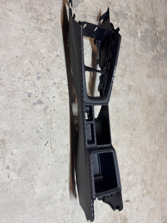 Consola centrala cotiera Skoda Octavia 4 2020/2021/2022/2023/2024