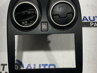 Consola centrala cu grile aerisire si buton avarie Nissan Qashqai 2010