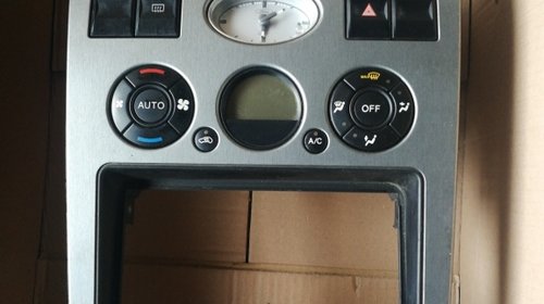 Consola centrala cu panou climatronic Ford Mo