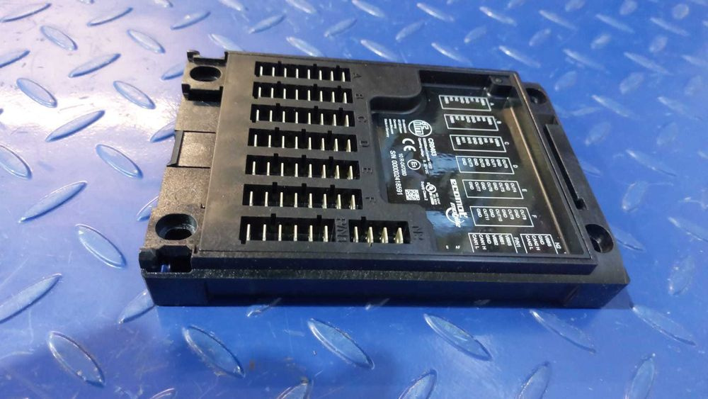Controler programabil pentru utilaje mobile CR0403