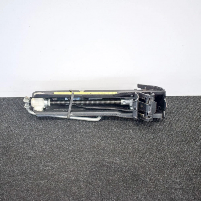 Cric VW Passat Variant 2005/08-2010/11 B6 Break 3C5 1.6 75KW 102CP Cod 3C0011031B