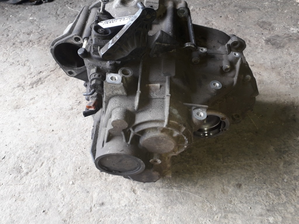 Cutie De Viteze Tip NFU Passat B7 combi 