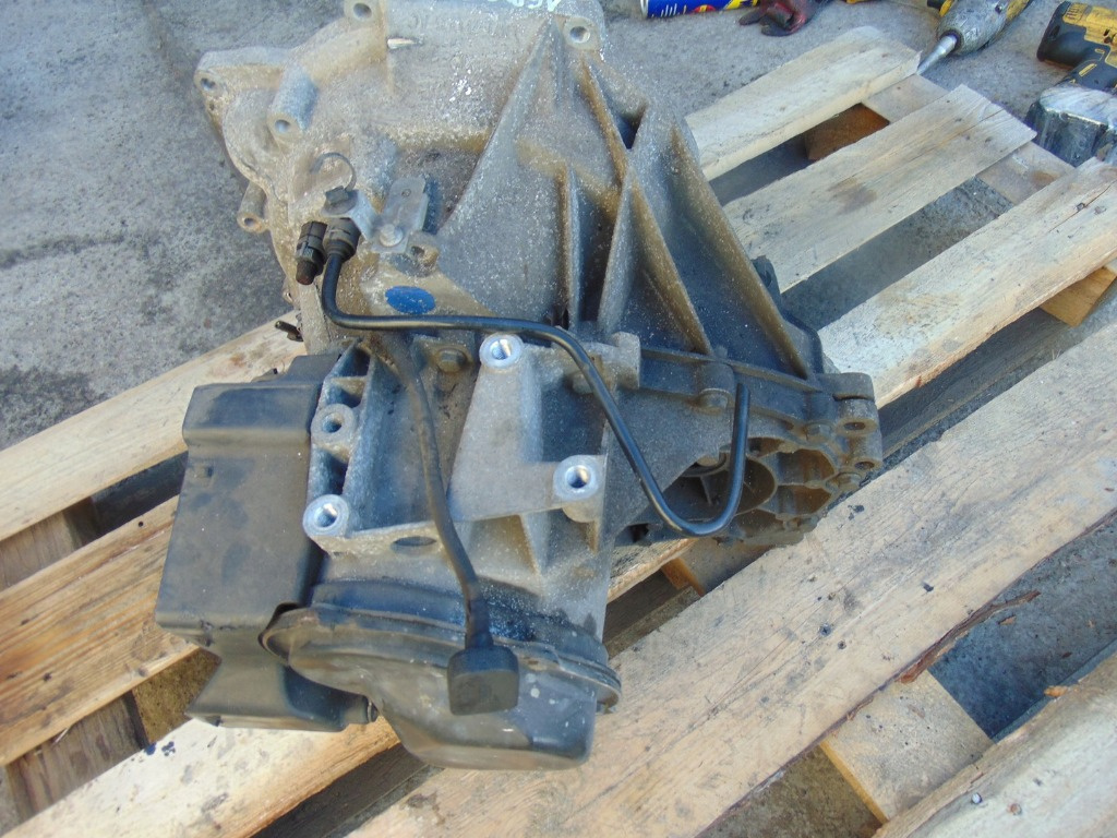 Cutie Ford C max 5 trepte ,cod :3M5R7002