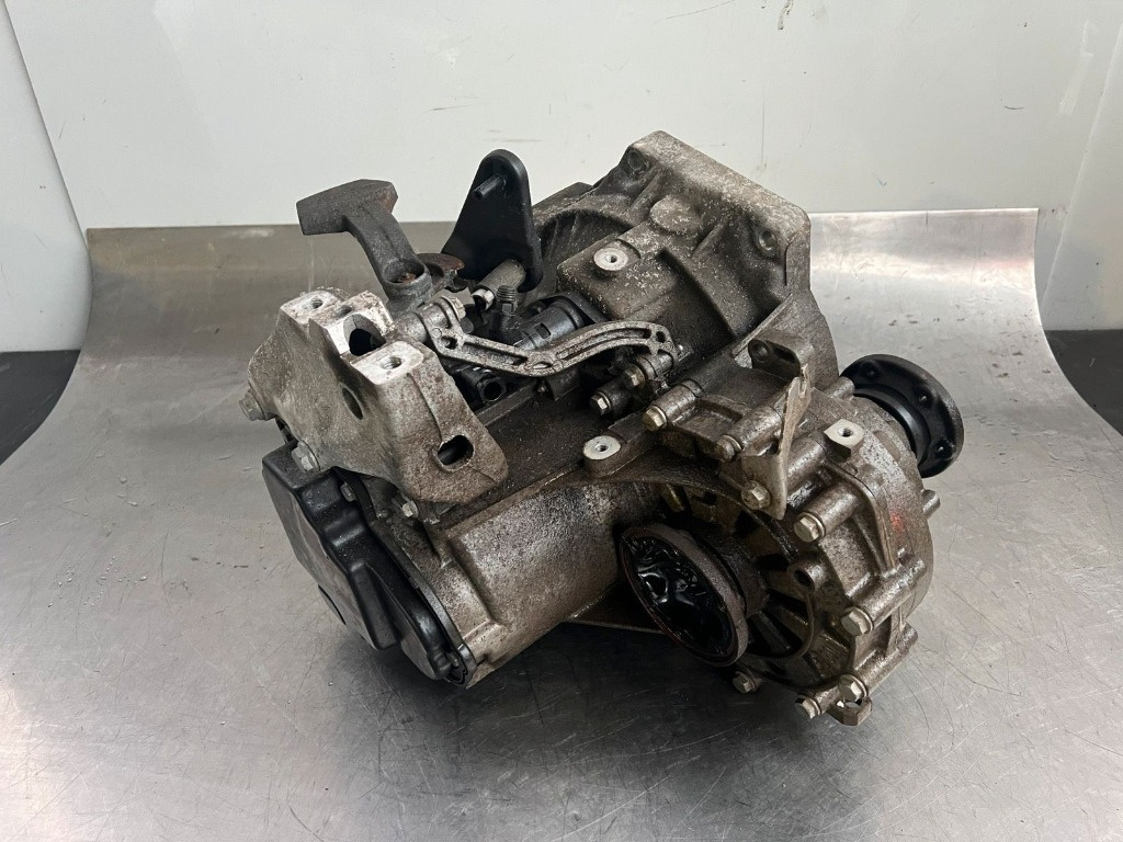 Cutie viteza manuala (5 vit man) cu codul original KJF pentru Volkswagen Passat Variant (3C5) [Fabr 2005-2010]
