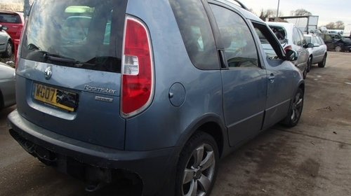 Cutie viteza Skoda Roomster 1.4tdi