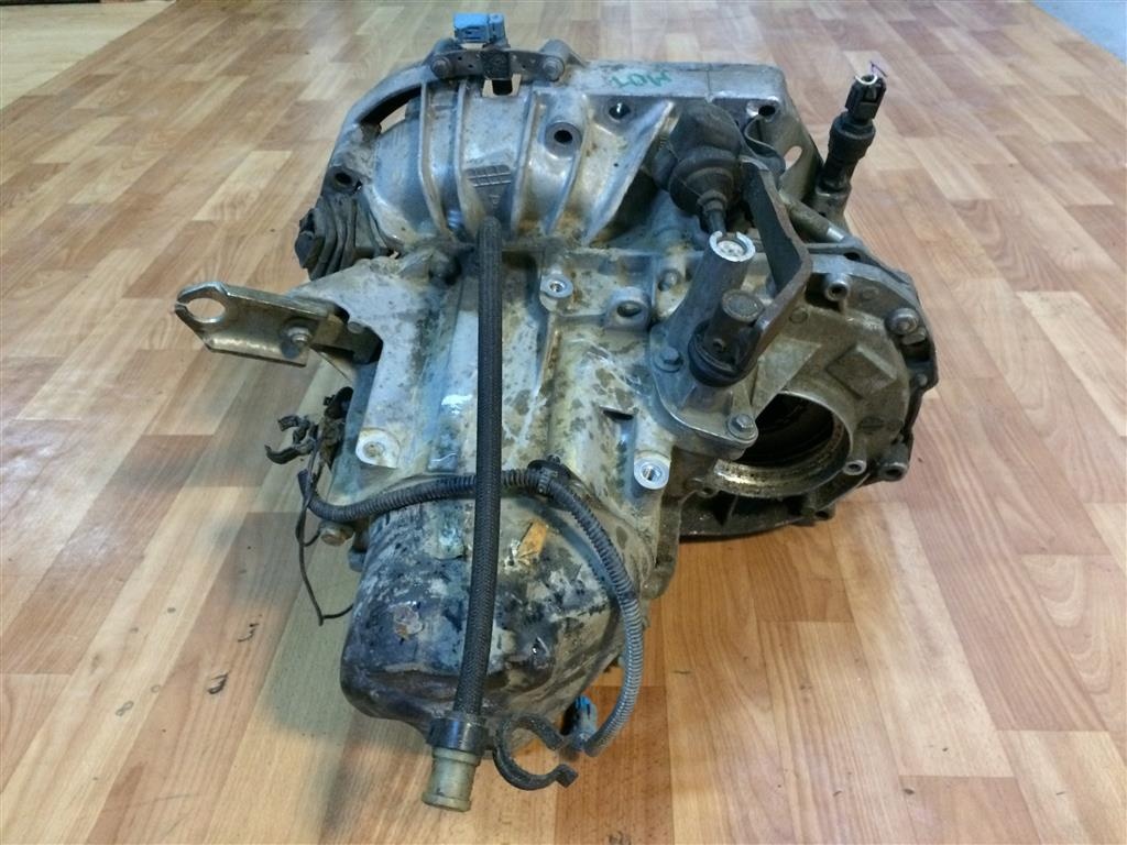 Cutie viteze Dacia Logan 1.6 mpi
