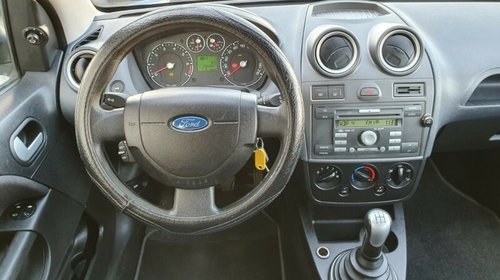 Cutie viteze Ford Fiesta 1.4 benzina 5+1