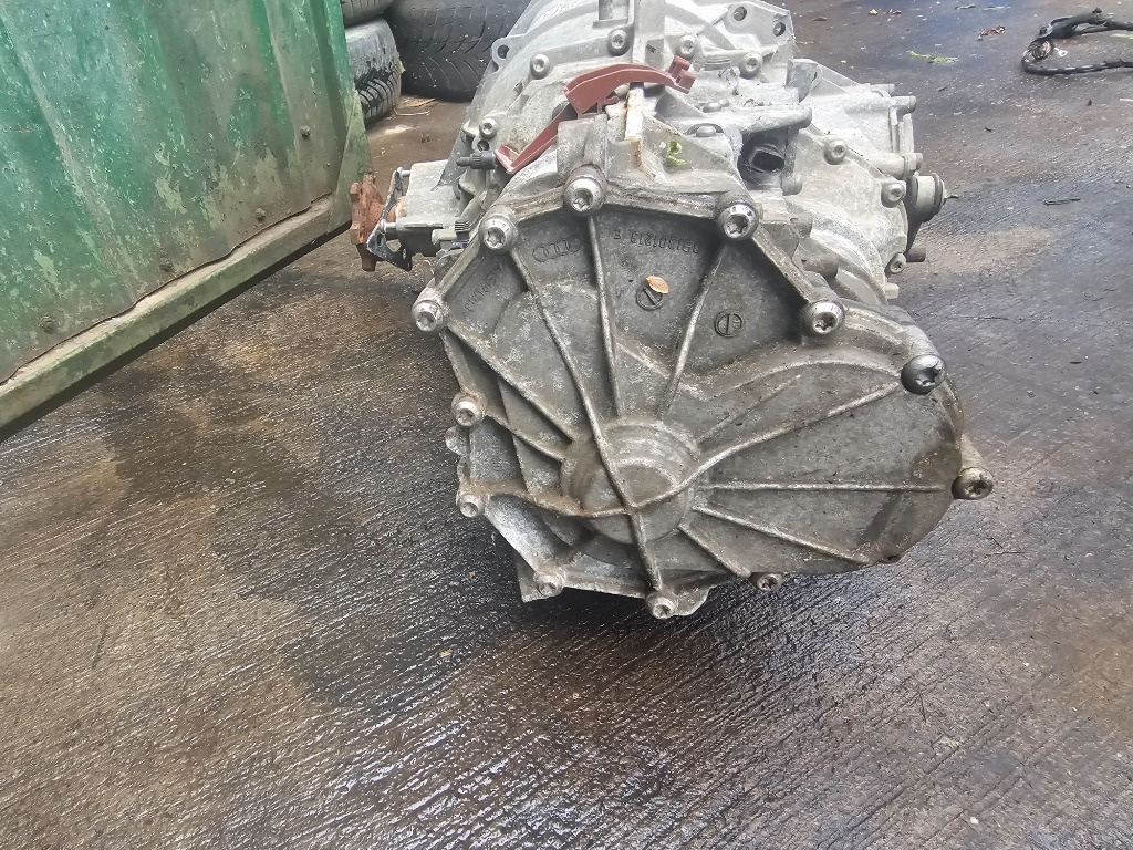 Cutie viteze manuala Audi A4 B8 2.0 TDI 