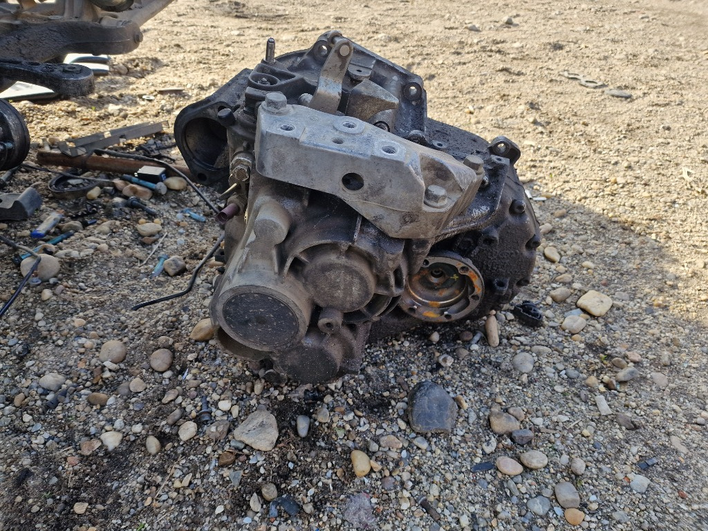 Cutie viteze manuala passat b6 2.0 bmp c