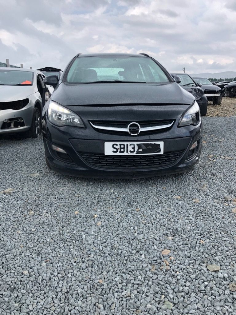 Cutie Viteze Opel Astra J 1,7CDTI 6+1Viteze an 201