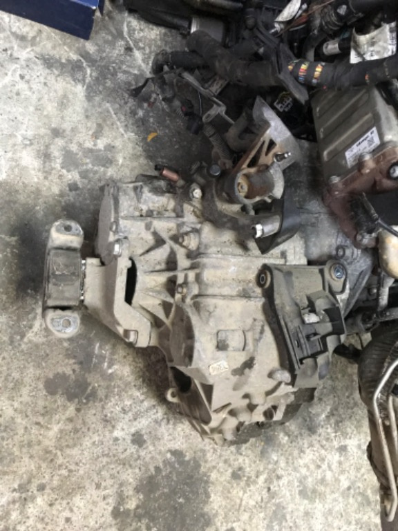 Cutie viteze Vw Transporter T6 2.0 tdi Cxh cod cut