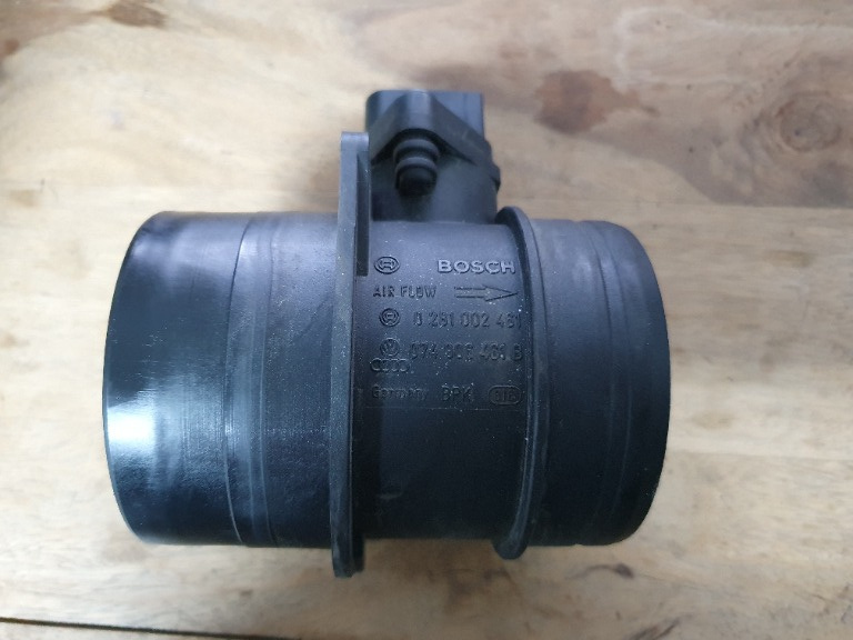 Debitmetru aer VW Passat B6 cod:074906461B 0281002