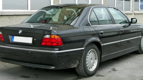 Demembrez Bmw 735i anul 2000