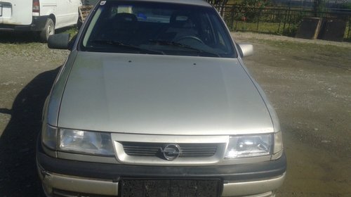 Dezmembrez Opel Vectra A 1993